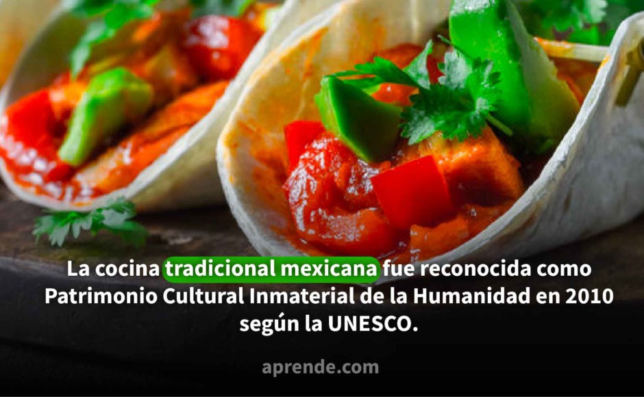 dos tacos representativos de la gastronomia tradicional mexicana con comida adentro