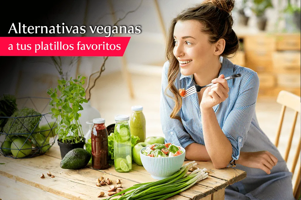 mujer sonriendo comiendo una alternativa vegana