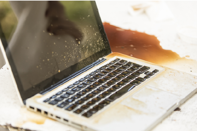 danos-comunes-en-las-laptops-liquidos-derramados
