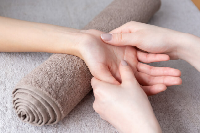 masaje-de-manos-tipos-de-masajes