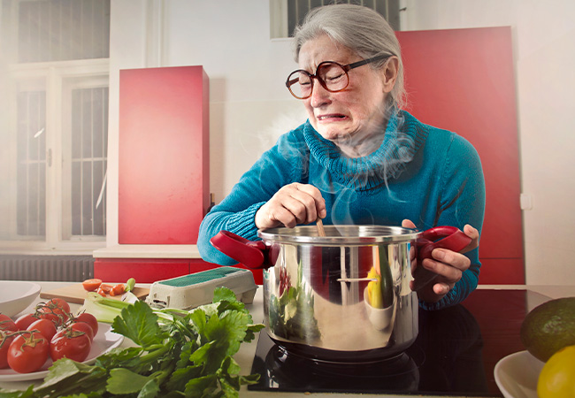 riesgos-en-la-cocina-para-ancianos