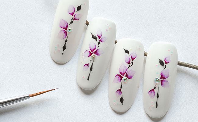 uñas con diseño de flores