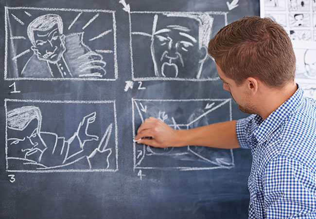 joven emprendedor realizando un storyboard