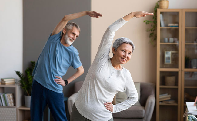 persona mayor haciendo ejercicio