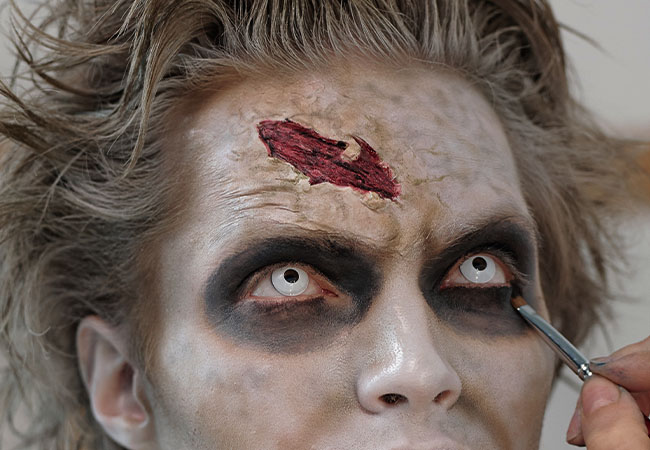 maquillaje de ojos de zombie