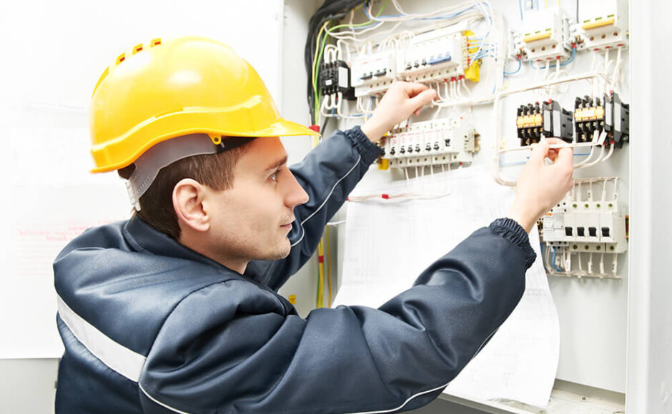 ¿Cómo conseguir clientes trabajando como electricista?